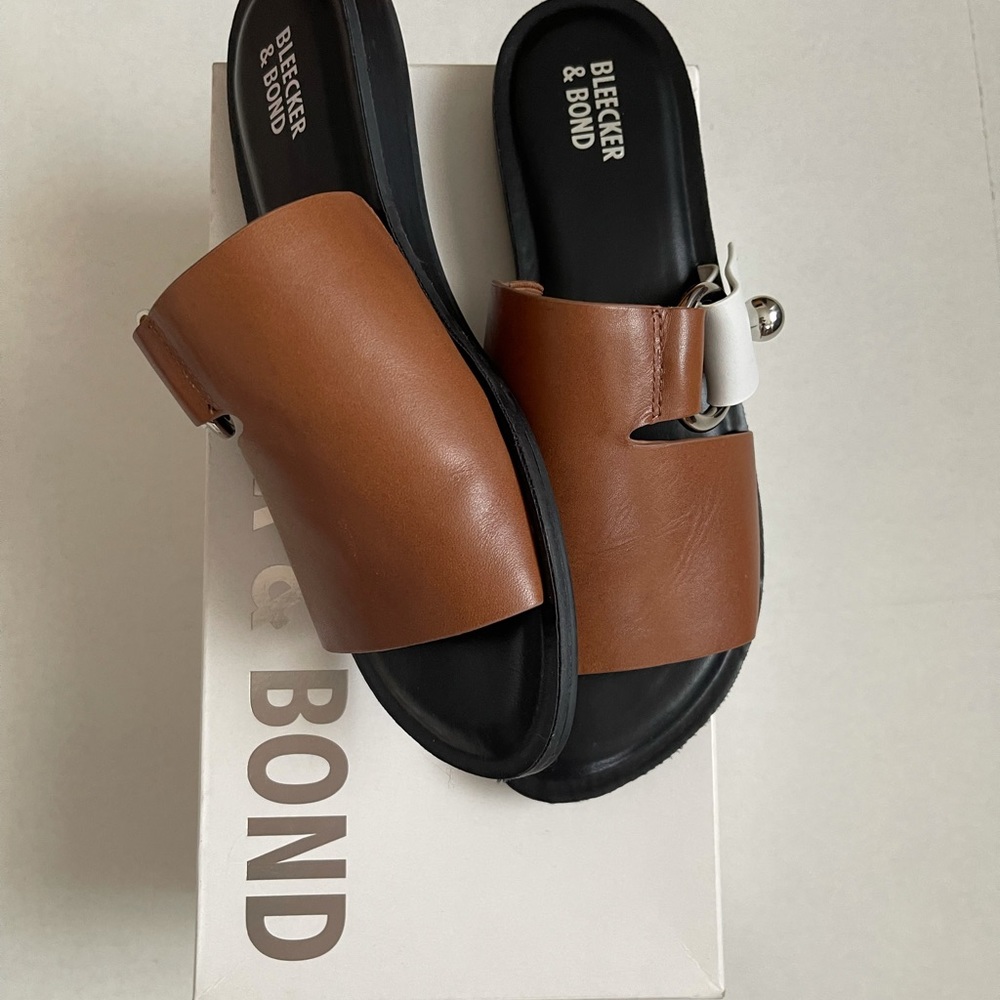 NIB Bleeker & Bond Sandals
